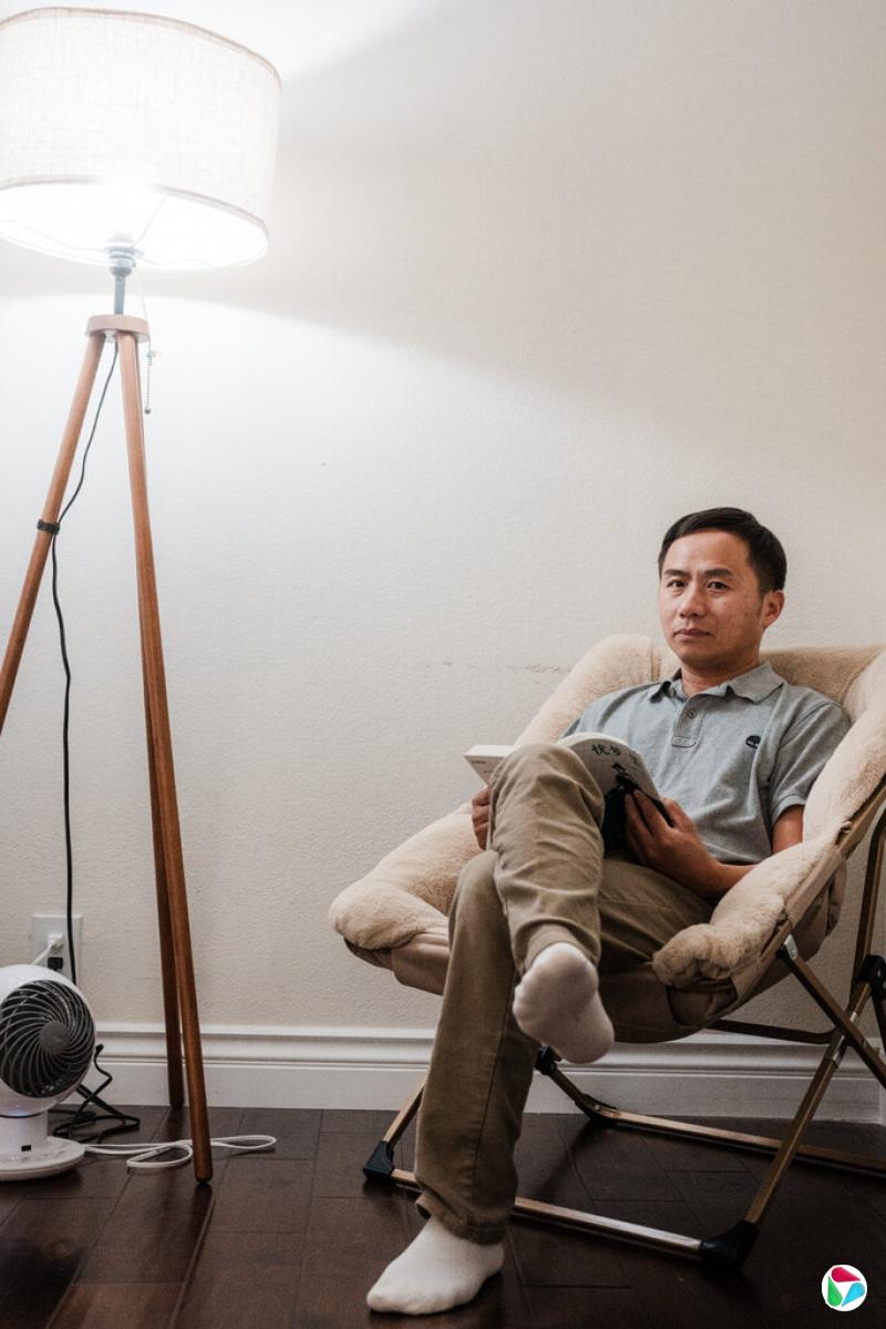 韩立华(音)说,本就不稳定的新生活笼罩在恐惧之下,也迫使许多人不得不思考一个艰难的问题:美国是否真能改善他们的处境。