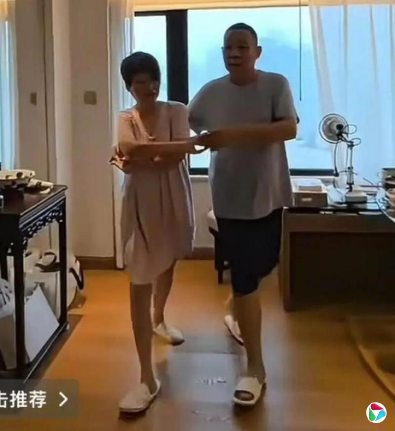 于东来手术后报平安 发视频与妻子共舞