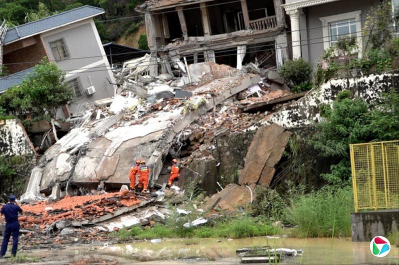 广州山体滑坡致房屋坍塌 多人被困已救出七人