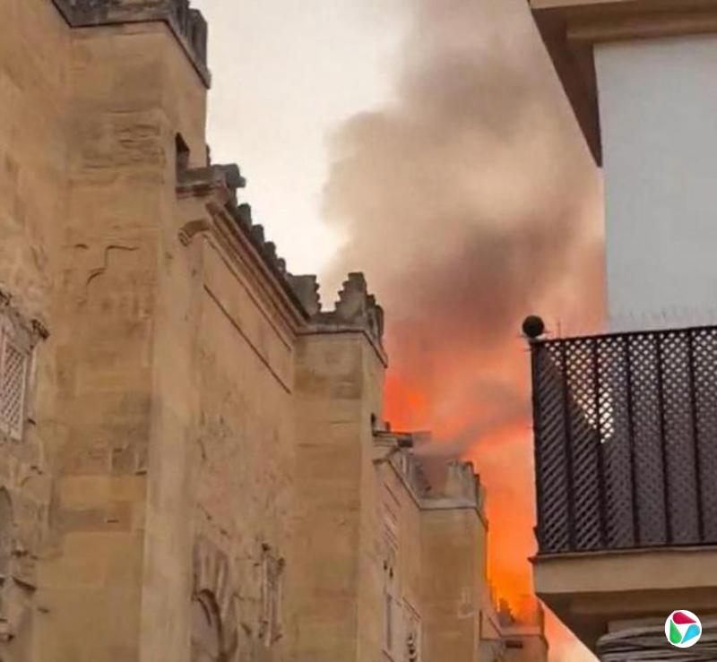 西班牙世界文化遗产清真寺大教堂发生火灾