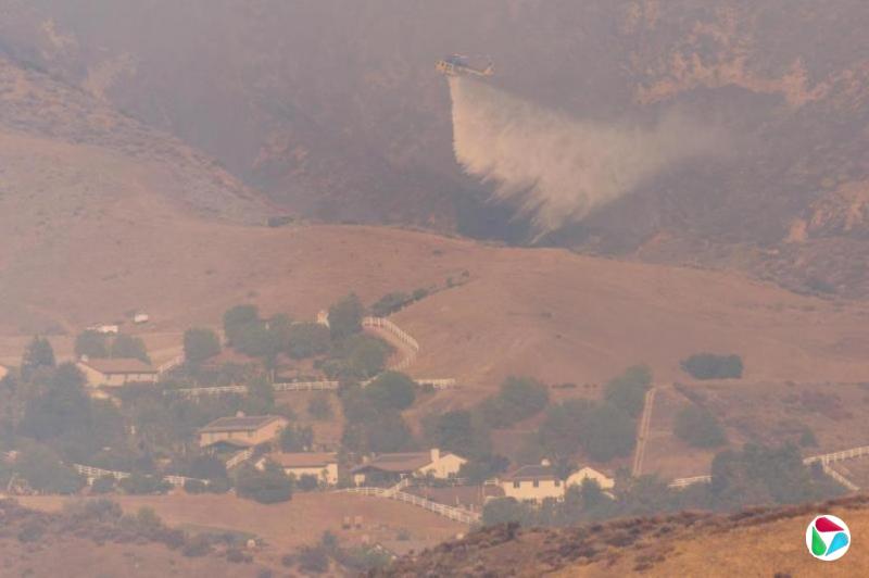美国加州野火蔓延 数千居民被迫撤离