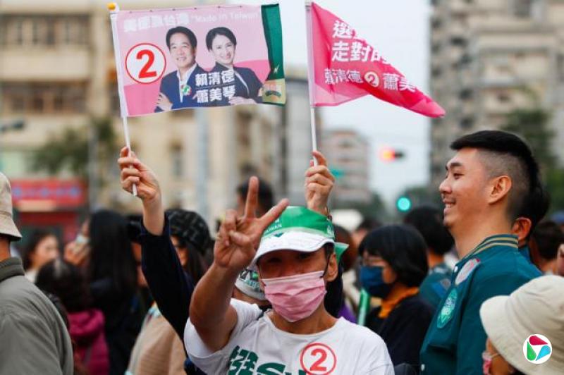 图为2024年总统大选期间高雄民众参与造势活动。