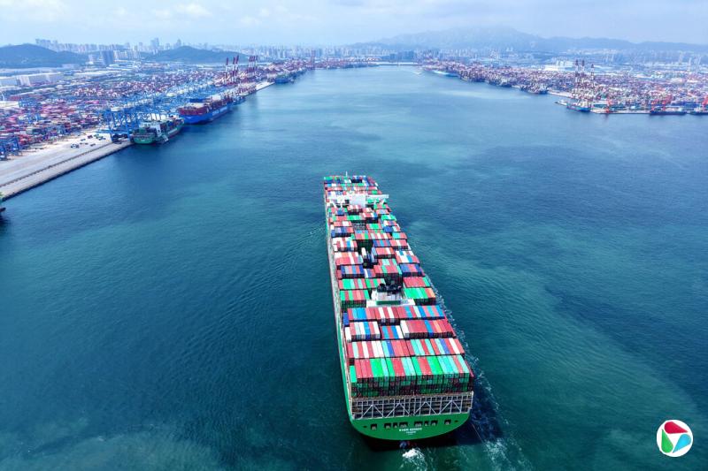 青岛港,摄于周一。