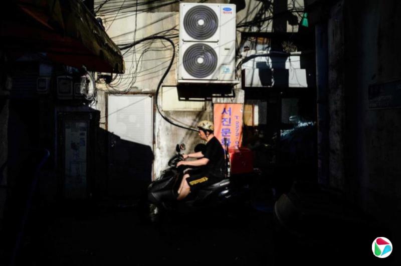 首尔推“暖心便利店”应对孤独潮 吸引逾两万人次到访