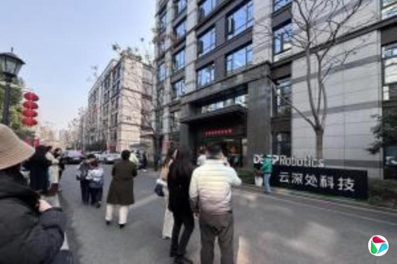 杭州官媒:中国首台国产商业化电子束光刻机诞生