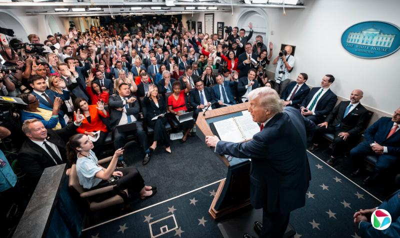 特朗普总统此前曾动用军队推进其国内议程,包括向美国西南部边境部署约1万名现役军人,以及向洛杉矶派遣5700名国民警卫队成员和海军陆战队官兵以平息抗议活动。