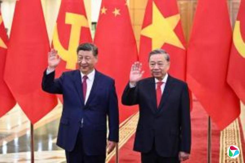 王毅会见越南副总理兼外长 就南中国海问题交换意见