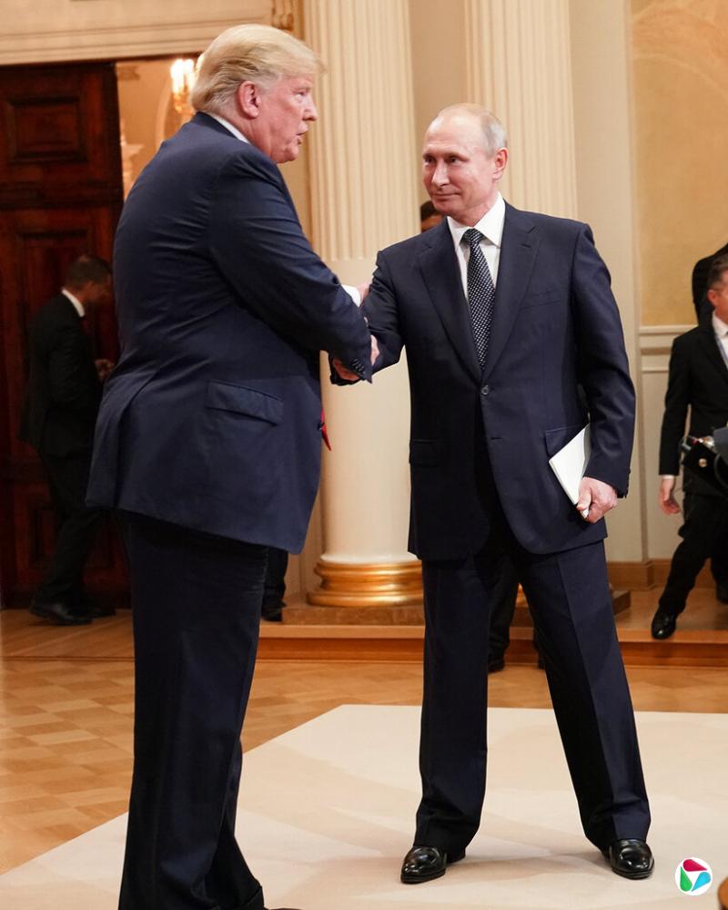 在2018年的赫尔辛基会晤中,特朗普总统表示,他接受俄罗斯总统普京对于干预美国大选指控的否认之词,而不是美国情报机构的判断。