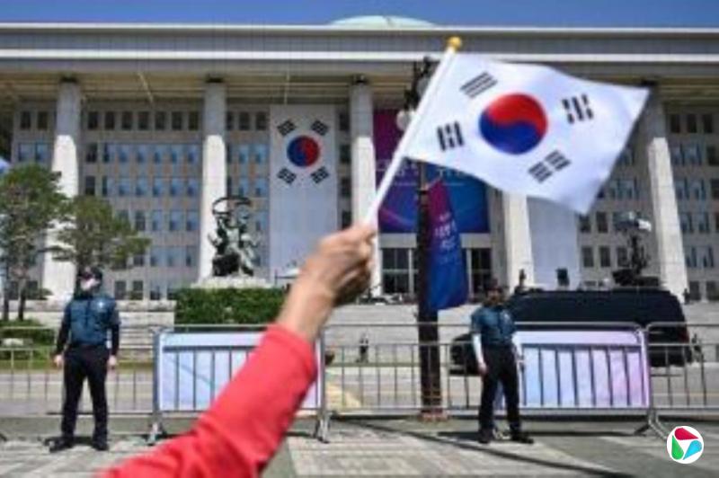 中国驻韩大使祭扫韩国前总统卢泰愚墓地