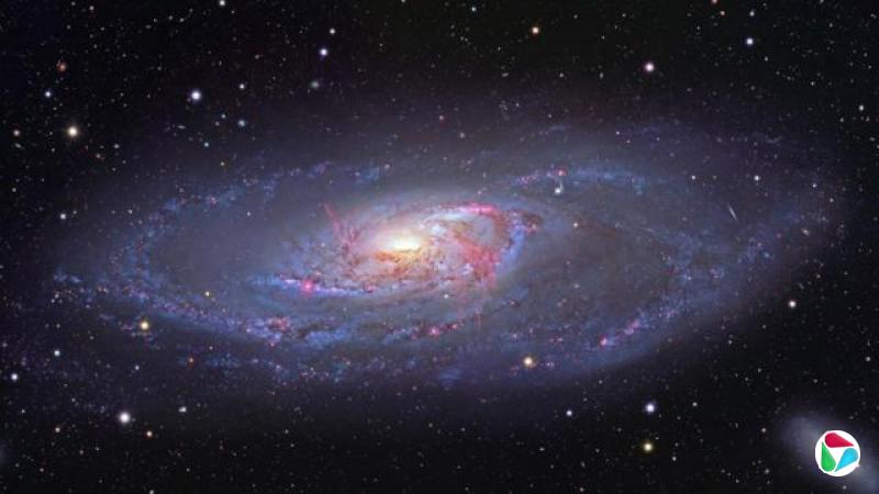 螺旋星系梅西耶106(M106),又名NGC 4258 的合成影像——距离地球2500万光年