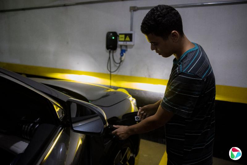 巴西圣保罗一个停车场内的比亚迪充电站。