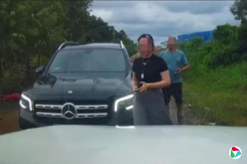 微博账号造谣广西“亮证女”为公安领导被关闭