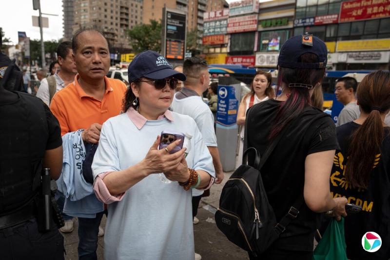 郑祺蓉曾在市政厅担任亚当斯市长在的亚裔事务主管,也是市长最优秀的筹款人之一。