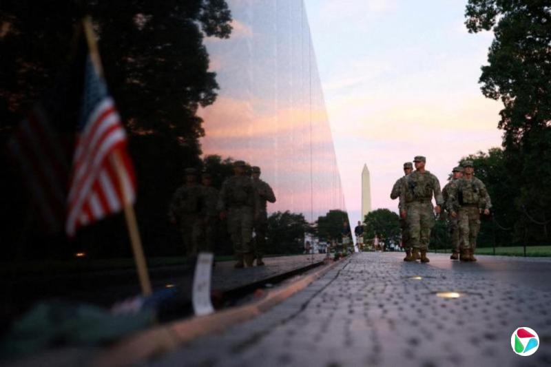 美华盛顿国民警卫队开始持枪巡逻