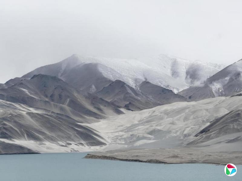 行走雪山湖泊间 遇见大美新疆