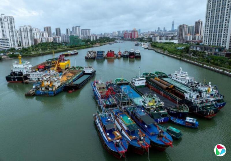 台风“剑鱼”来袭 海南三亚实行“五停一关”