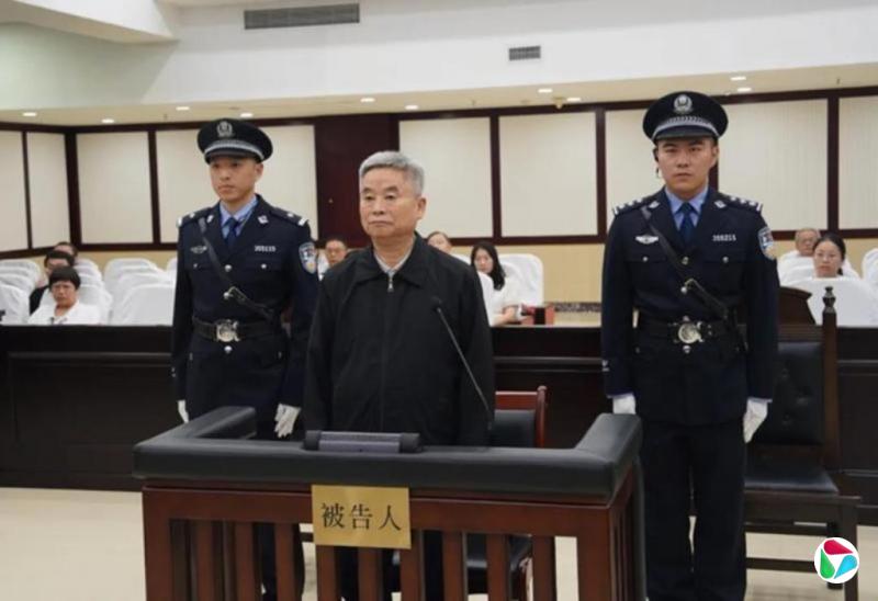 中国农行原副行长楼文龙受贿被判无期