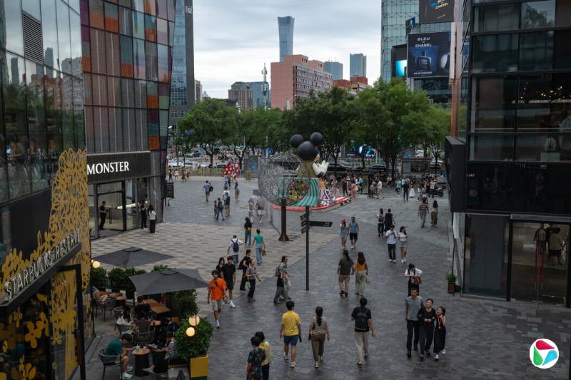 房地产市场的持续下滑正值中国经济的脆弱时刻。贸易战限制了中国发动其出口引擎的能力,而消费者支出依然疲软。