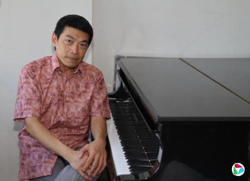 誓写11部交响曲 陈灿汶五线谱上攀珠峰