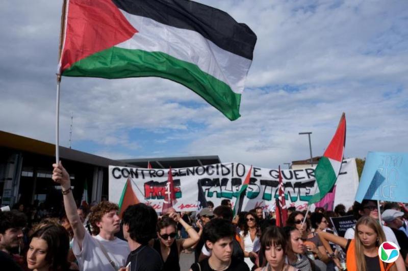 威尼斯电影节期间数千人游行声援巴勒斯坦