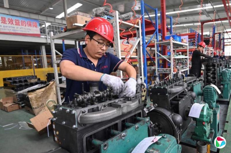 中国8月制造业PMI微升至49.4% 连续五月在萎缩区间