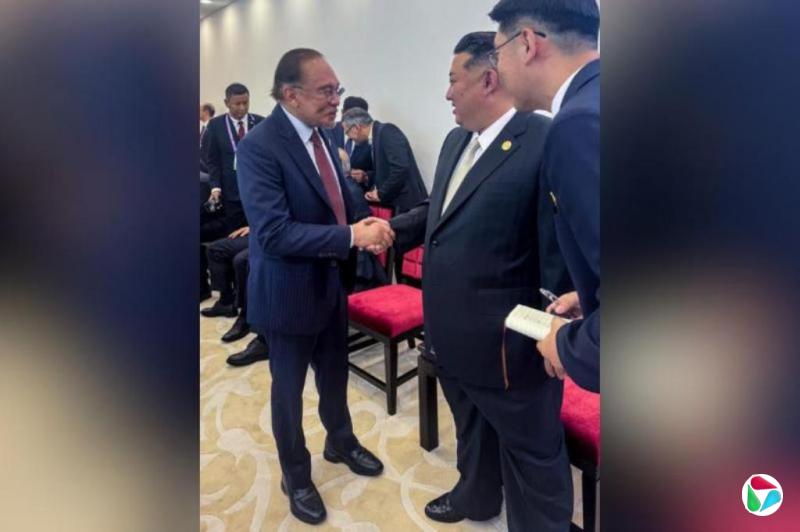 中国九三阅兵:安华遇见金正恩握手并寒暄