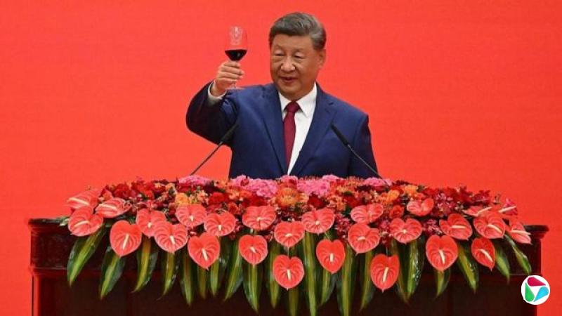 习近平在午餐招待会致词中表示,“人类生活在同一星球,应当同舟共济,和睦共处,绝不能重回弱肉强食的丛林法则”。