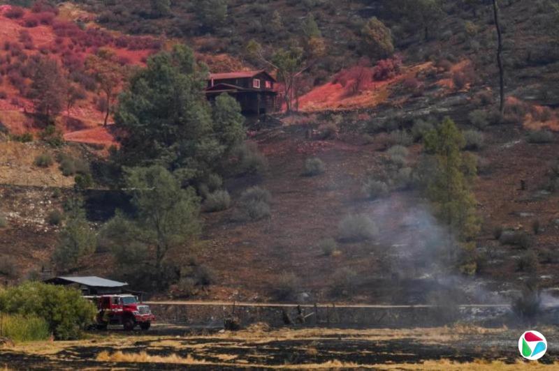 美国加州“闪电大火”迅速蔓延