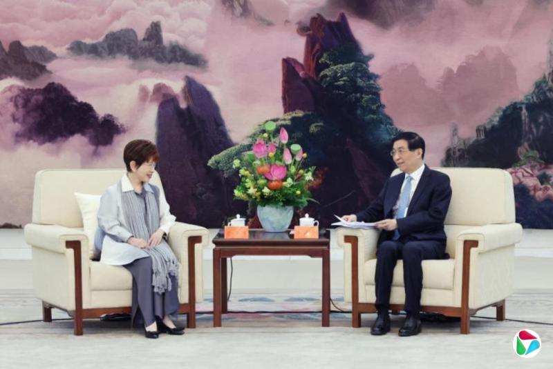 会见洪秀柱 王沪宁:九三阅兵极大激发中华民族力量