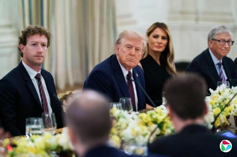 特朗普宴请科技大佬 透露很快会征收半导体关税