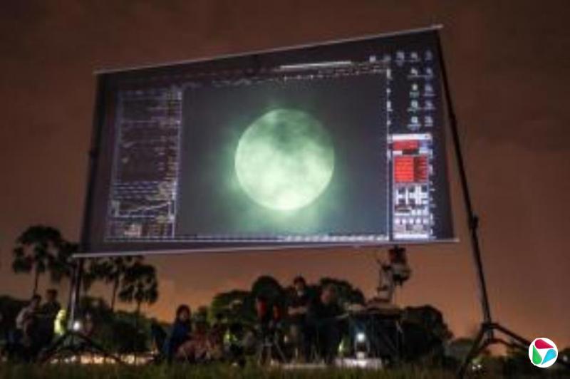 血月在肯尼亚升起 搞仰望星空活动推动旅游业