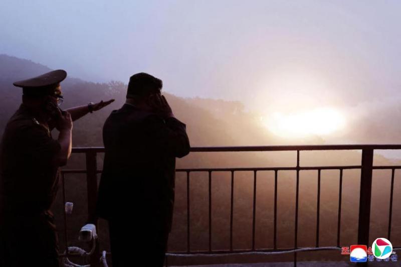 金正恩视察新型固体发动机试验 高调展示洲际导弹研发成果