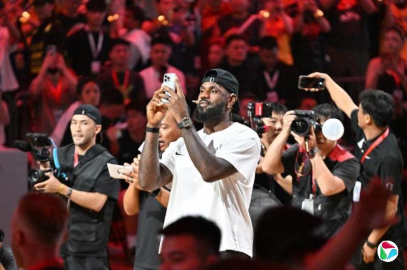 詹姆斯“投稿”《人民日报》?美媒:媒体联访内容