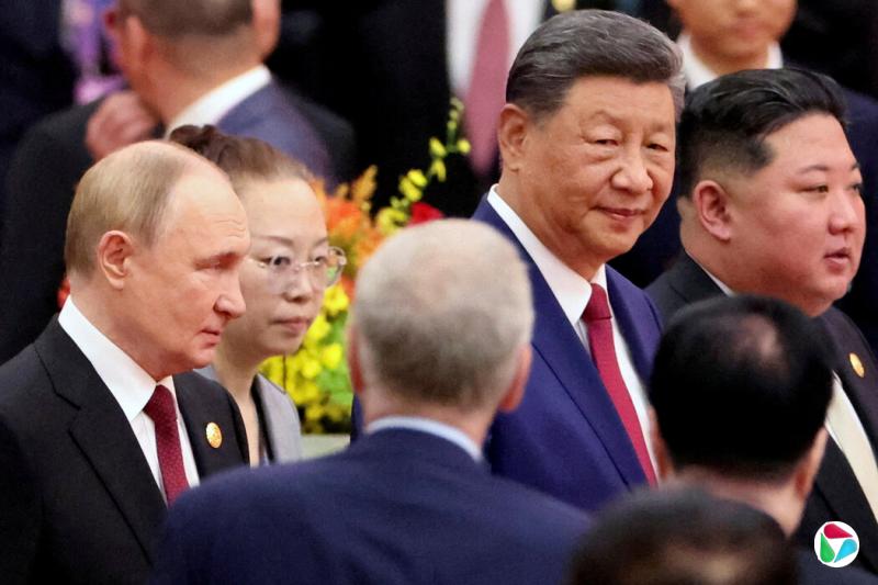 普京总统、主席与朝鲜领导人金正恩上周三在北京人民大会堂出席纪念第二次世界大战结束80周年活动。
