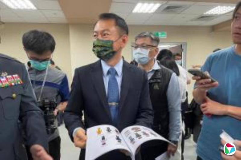 路透:台新版全民防卫手册 称任何“台湾投降”说法虚假