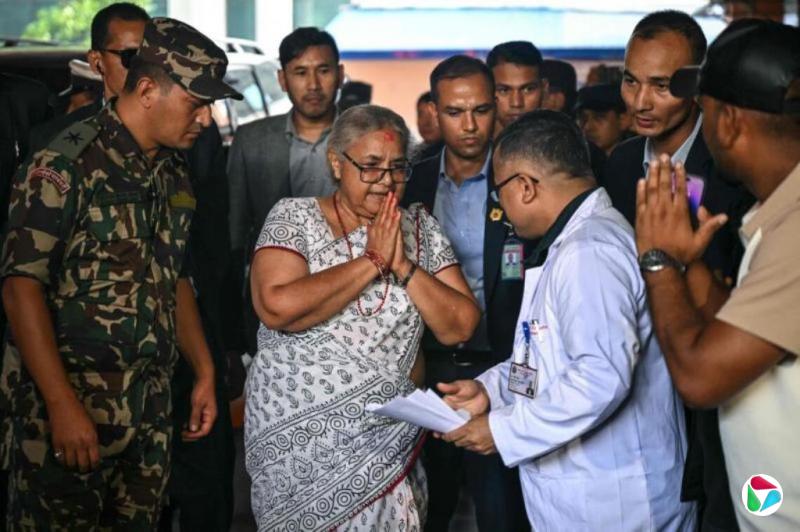 尼泊尔临时政府总理宣誓就职 加德满都局势渐平稳