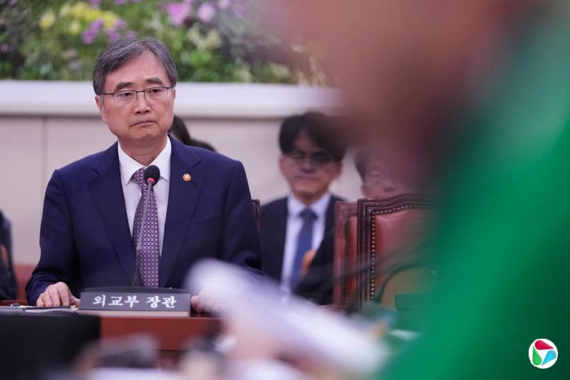 韩国外长赵显周一在国会表示,美国的投资要求“可能会给我们的人民带来巨大负担”。