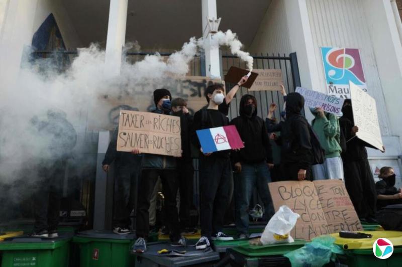 法国爆发全国示威 抗议紧缩财政政策