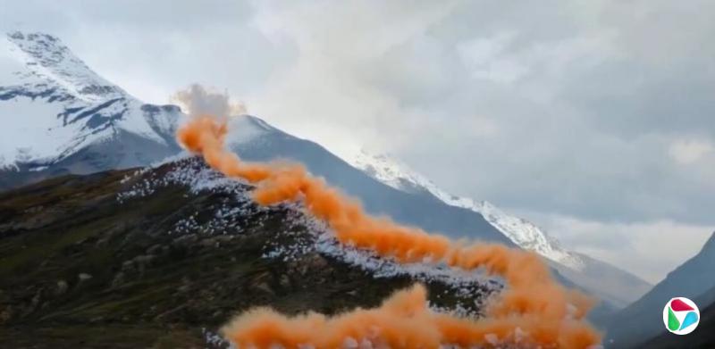 蔡国强在喜马拉雅山脉放烟花引争议 品牌方删除视频