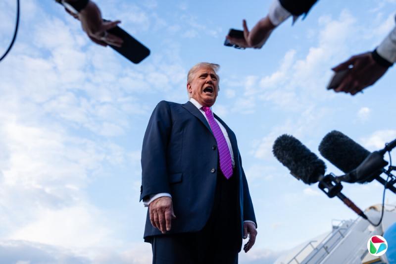 特朗普总统周日接受记者采访。