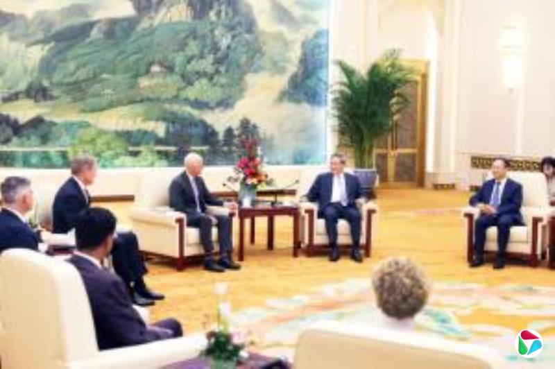 美众议员访华期间与中国防长董军会面