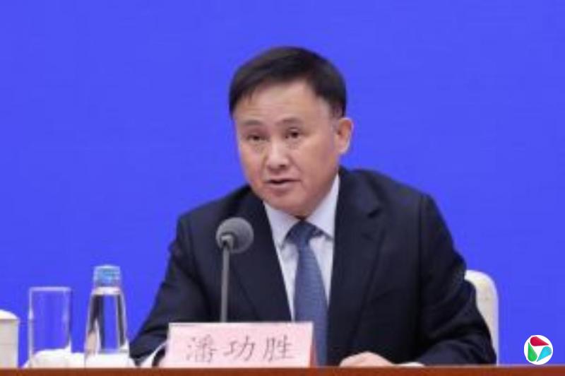 中国央行行长会见桥水基金创始人达利欧