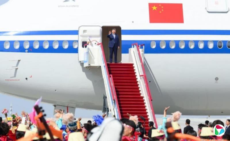 习近平率团出席新疆自治区成立70周年庆祝活动