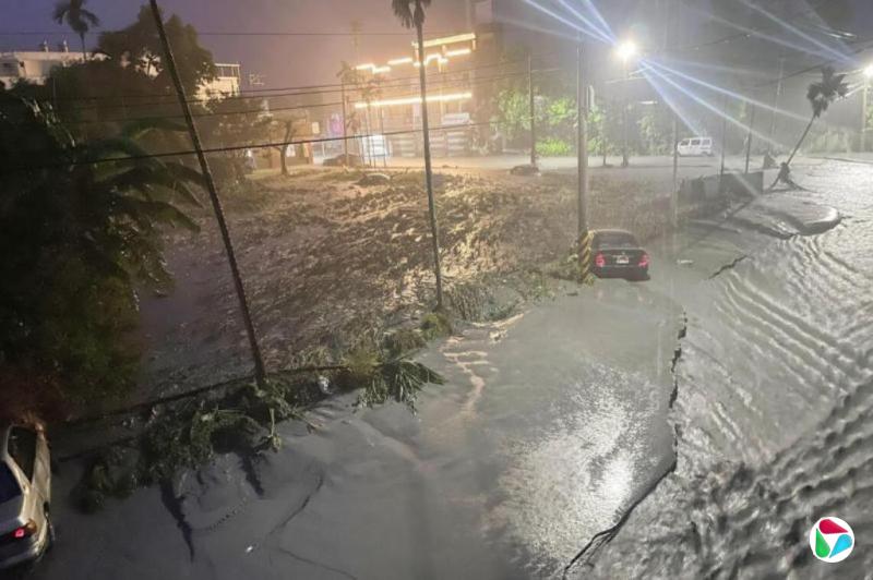 超强台风中堰塞湖坝顶溢流 台湾花莲2死30人失踪