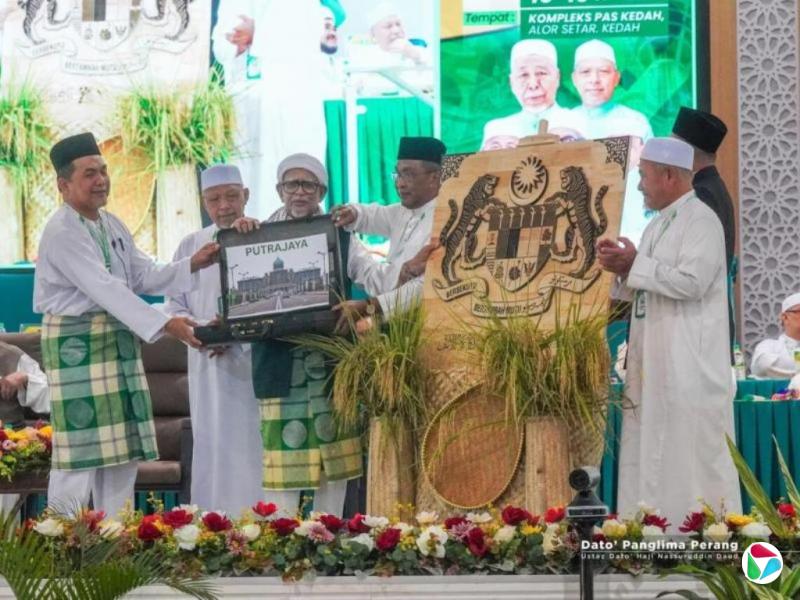 张立德:花前月下的承诺
——伊斯兰党对非回教徒示好