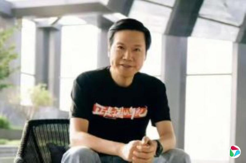 雷军推出小米新手机 挑战苹果iPhone 17系列