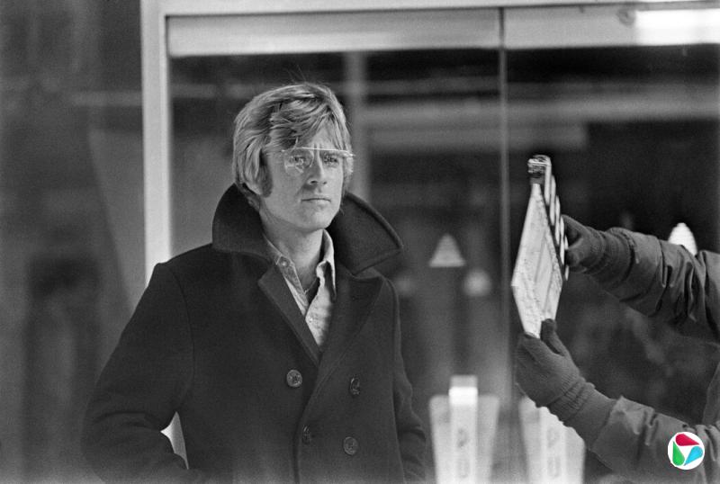 罗伯特·雷德福正在拍摄《秃鹰七十二小时》。他把角色演绎得既有锋芒又极具同情心。