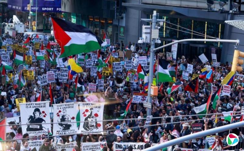 内坦亚胡到访 示威者纽约市游行抗议