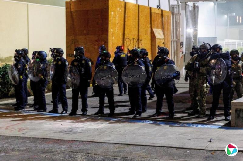 特朗普下令向波特兰和移民海关执法局部署军队