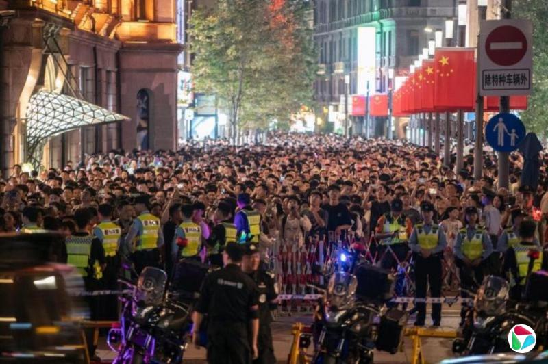 【图集】中国国庆中秋假期首日 各地出游热度飙升